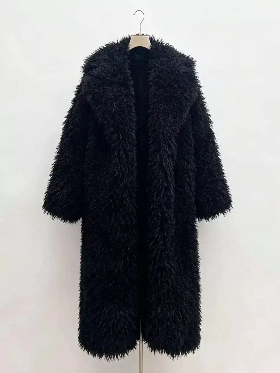 Faux fur coat collar detail
