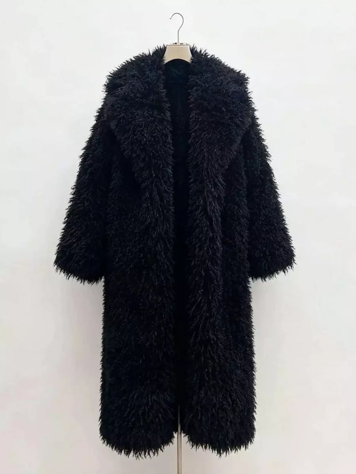 Faux fur coat collar detail