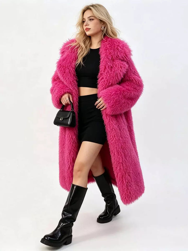 Faux fur coat collar detail