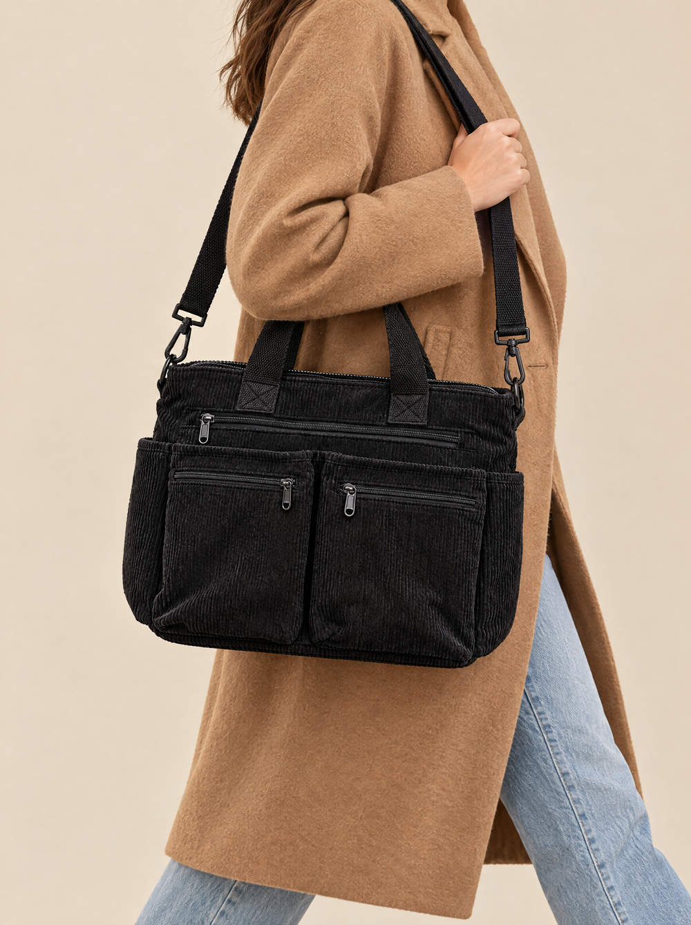 Tatum women's corduroy tote bag in black – worn on the shoulder